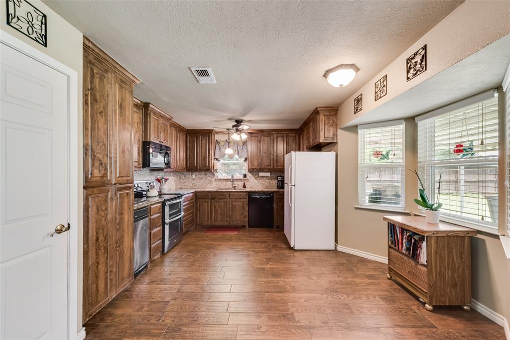 215 Surveyors Road Krugerville, TX 76227 - Photo 10 of 39