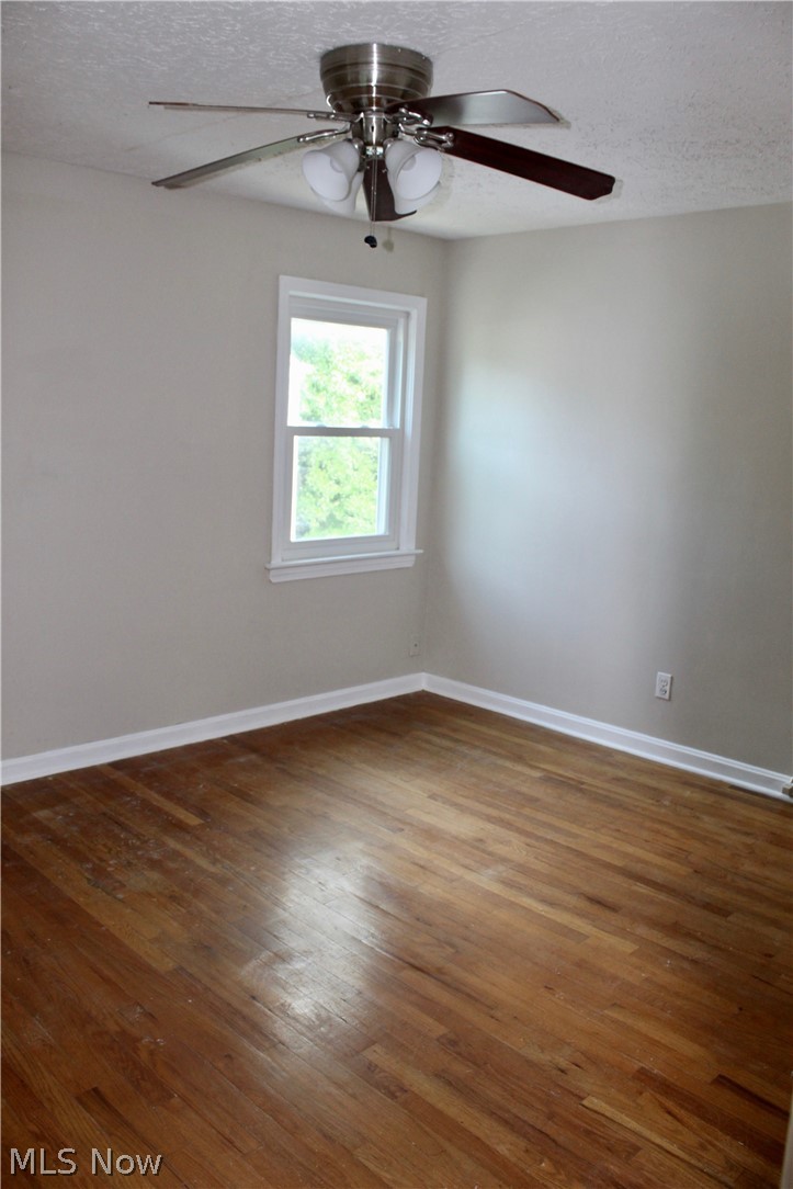 1219 Dorsh Road Cleveland, OH 44121 - Photo 11 of 17