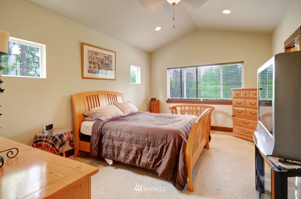 427 203rd Place Southeast Bothell, WA 98012 - Photo 15 of 24
