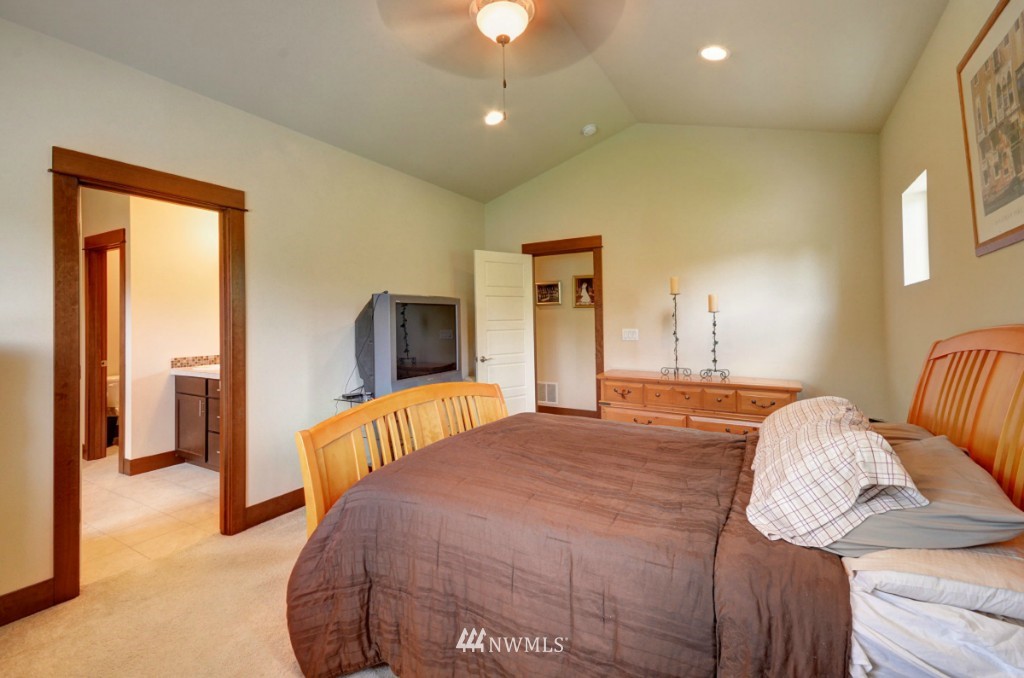 427 203rd Place Southeast Bothell, WA 98012 - Photo 16 of 24