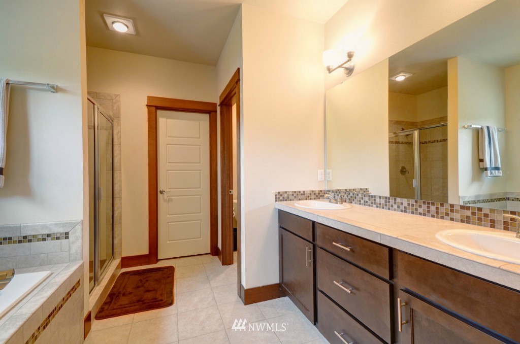 427 203rd Place Southeast Bothell, WA 98012 - Photo 17 of 24