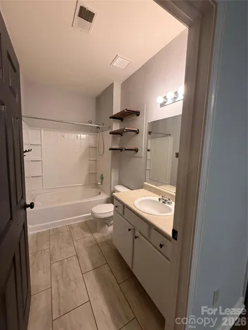 $1,550 | 300 Vista Lake Drive, Unit 205, Candler, NC 28715