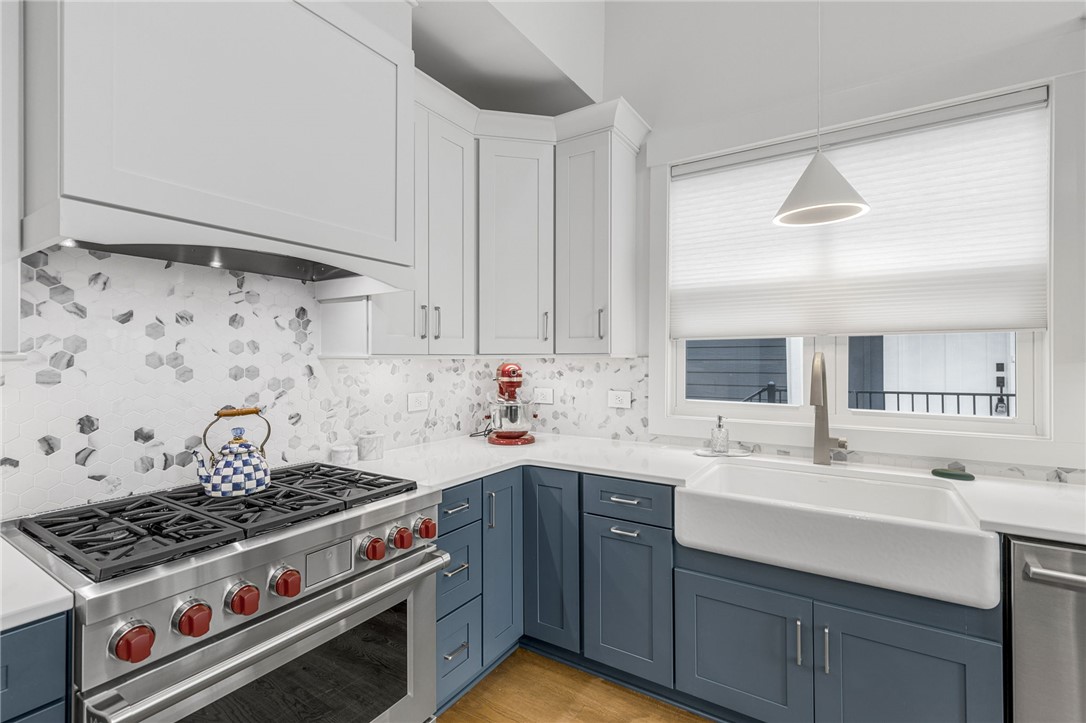 1230 Melton Road, Unit 215 West Union, SC 29696 - Photo 12 of 50 36" Wolf Dual Energy Range