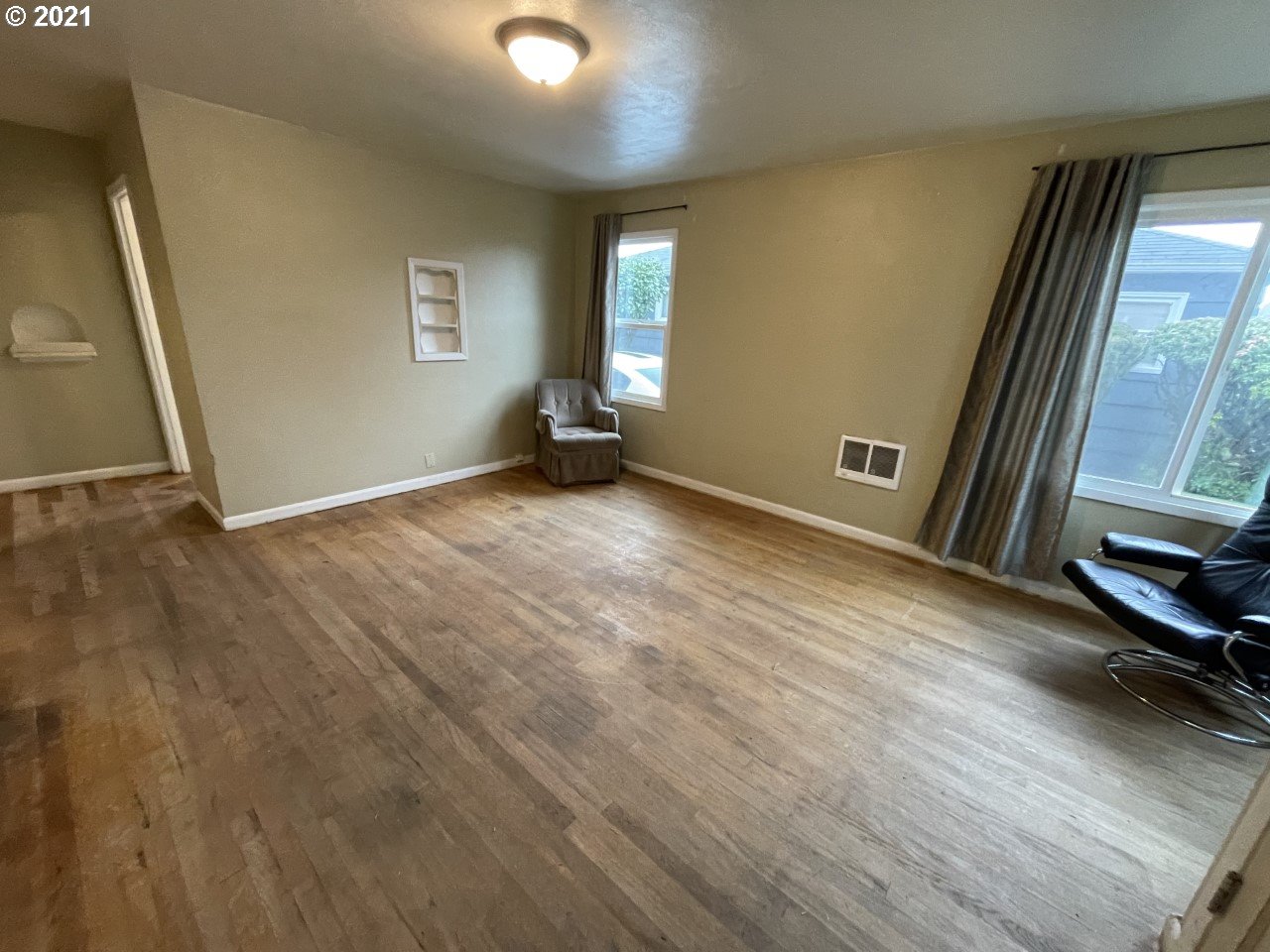 2721 Maple Street Longview, WA 98632 - Photo 3 of 21 Gallery Image 3