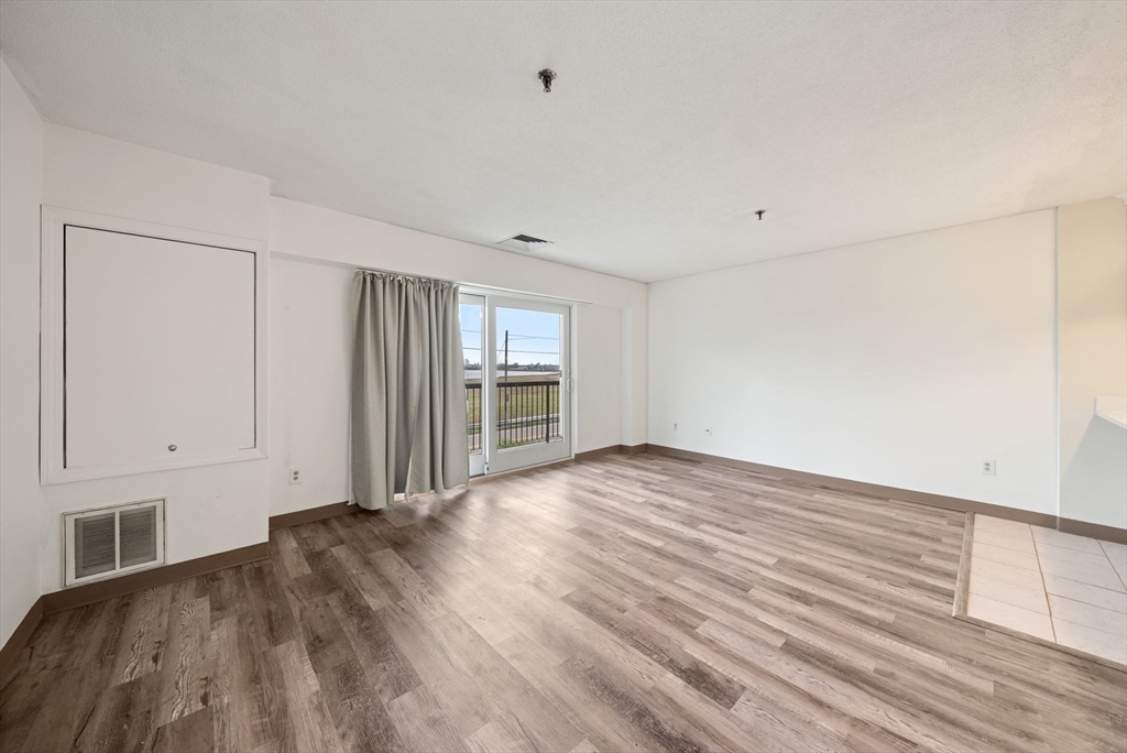 133 Commander Shea Boulevard, Unit 209 Quincy, MA 02171 - Photo 7 of 12