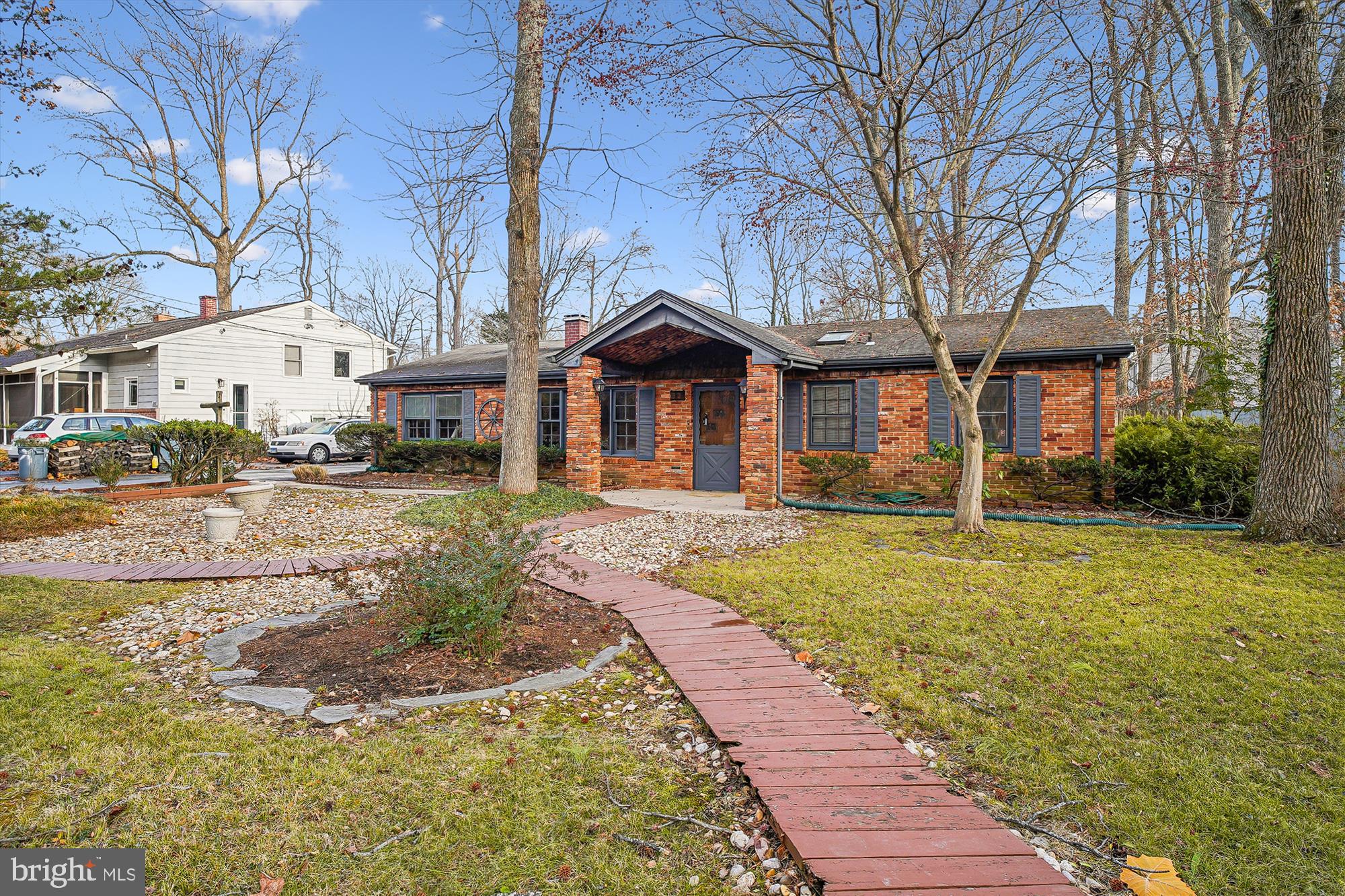 2845 Carrollton Road Annapolis, MD 21403 - Photo 2 of 47 a front view of a building with garden
