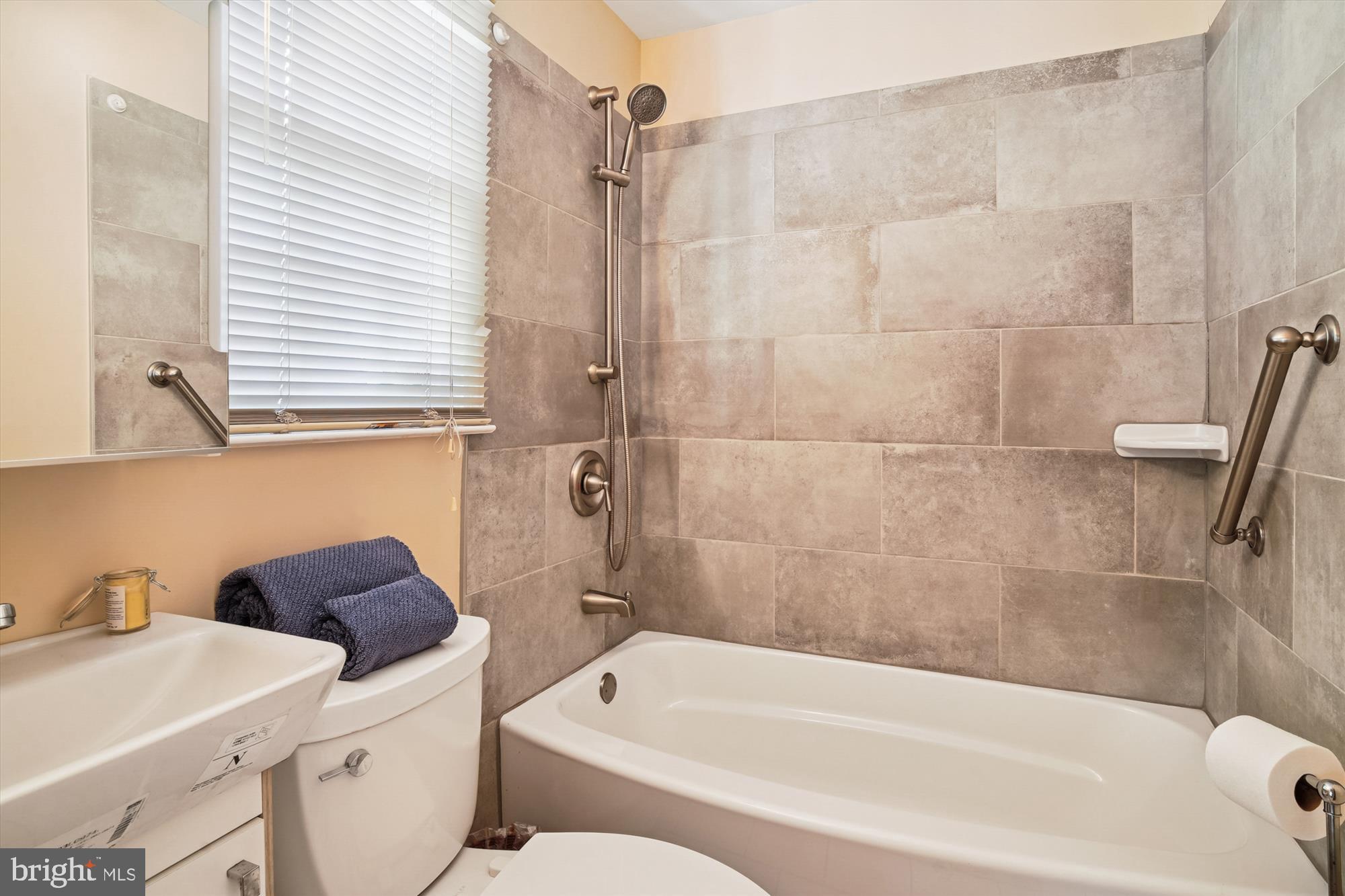 2845 Carrollton Road Annapolis, MD 21403 - Photo 23 of 47 a bathroom with a sink and a bathtub