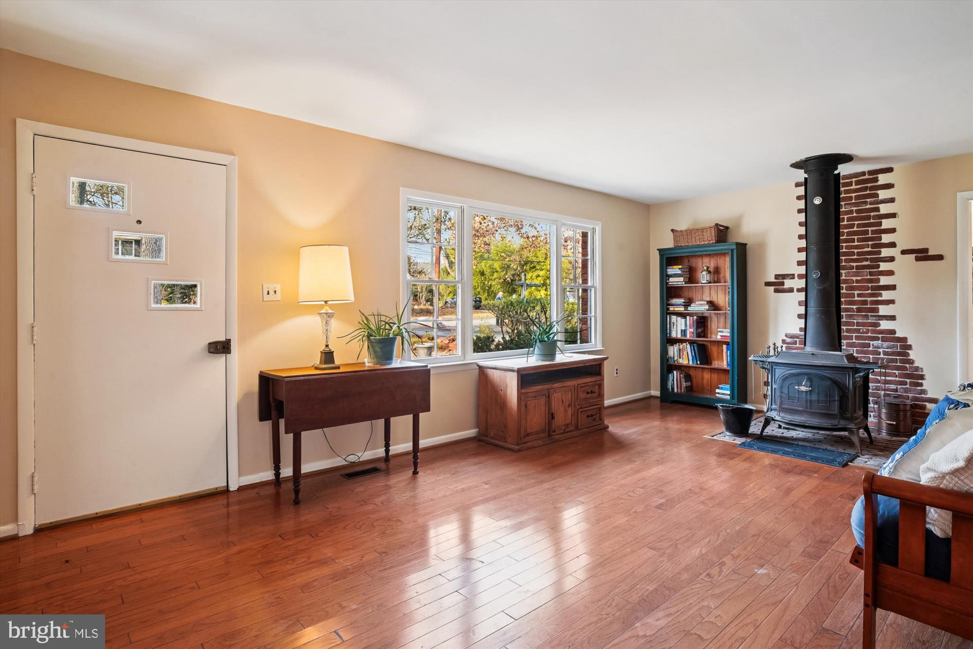 2845 Carrollton Road Annapolis, MD 21403 - Photo 4 of 47 a living room with furniture a bookshelf and a large window