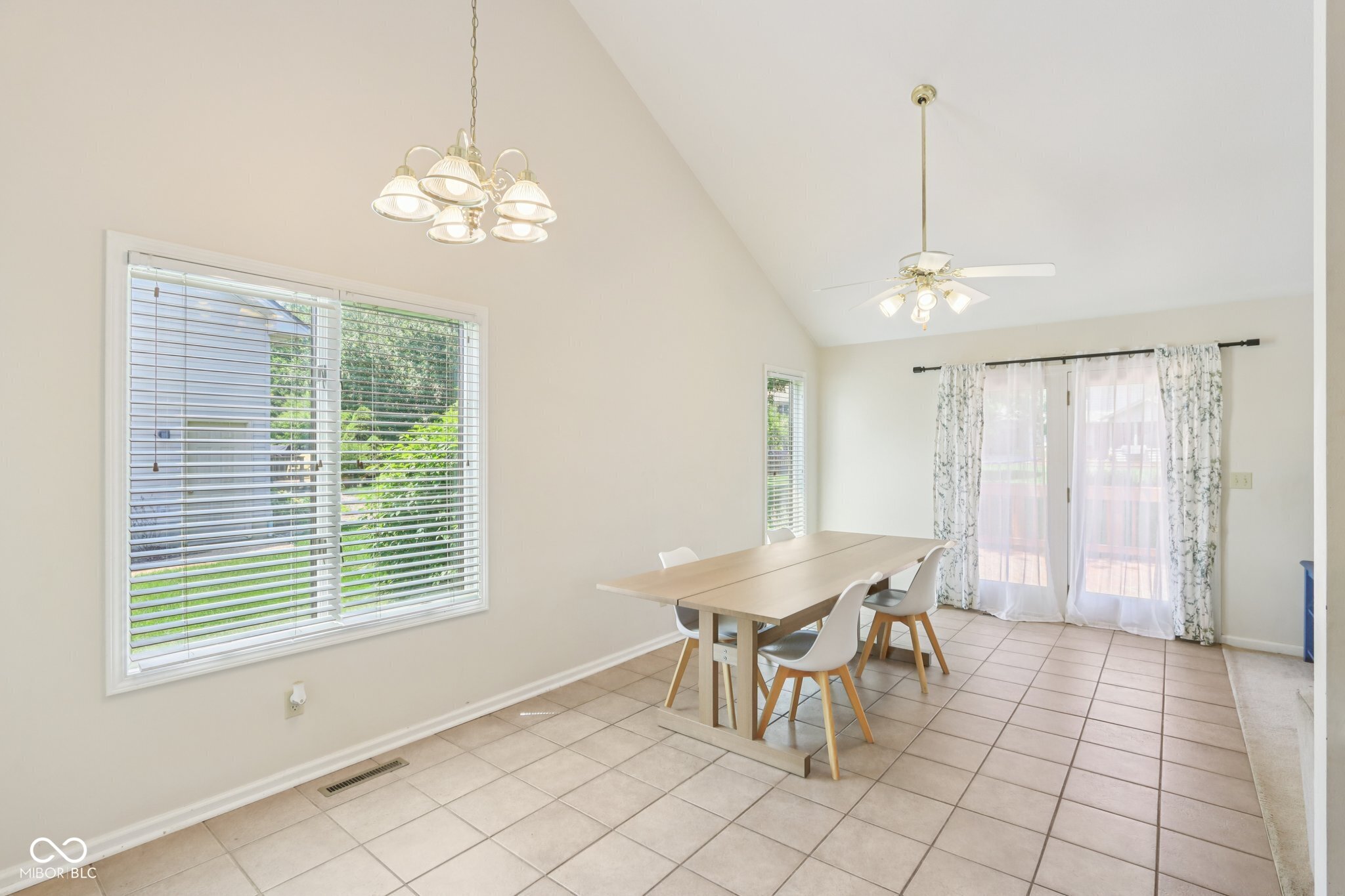 430 Oakbrook Drive Columbus, IN 47201 - Photo 13 of 51