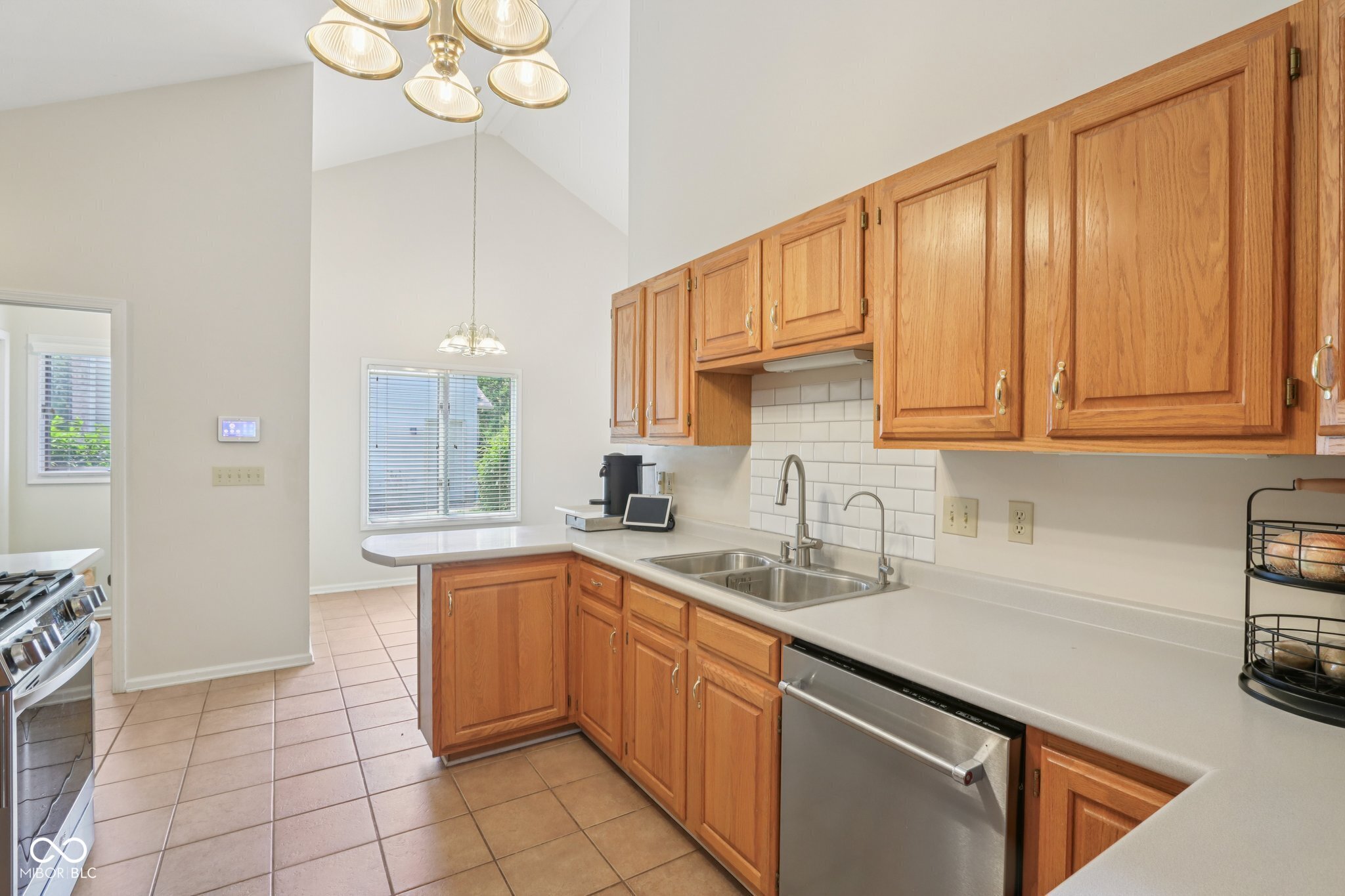 430 Oakbrook Drive Columbus, IN 47201 - Photo 16 of 51