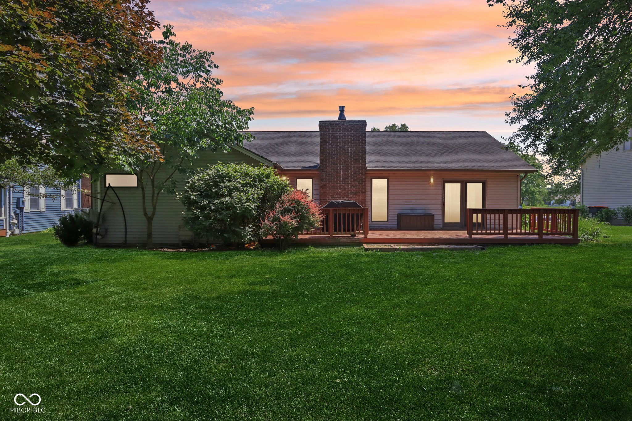 430 Oakbrook Drive Columbus, IN 47201 - Photo 2 of 51