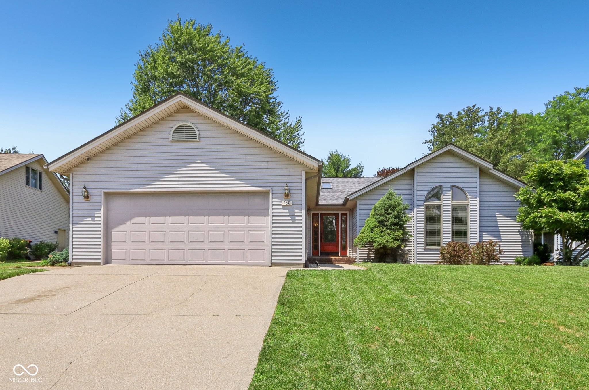 430 Oakbrook Drive Columbus, IN 47201 - Photo 3 of 51