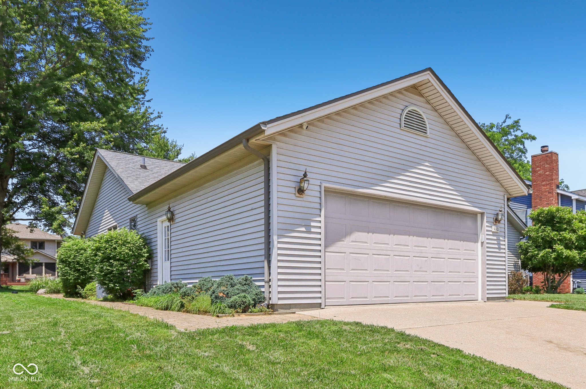 430 Oakbrook Drive Columbus, IN 47201 - Photo 4 of 51