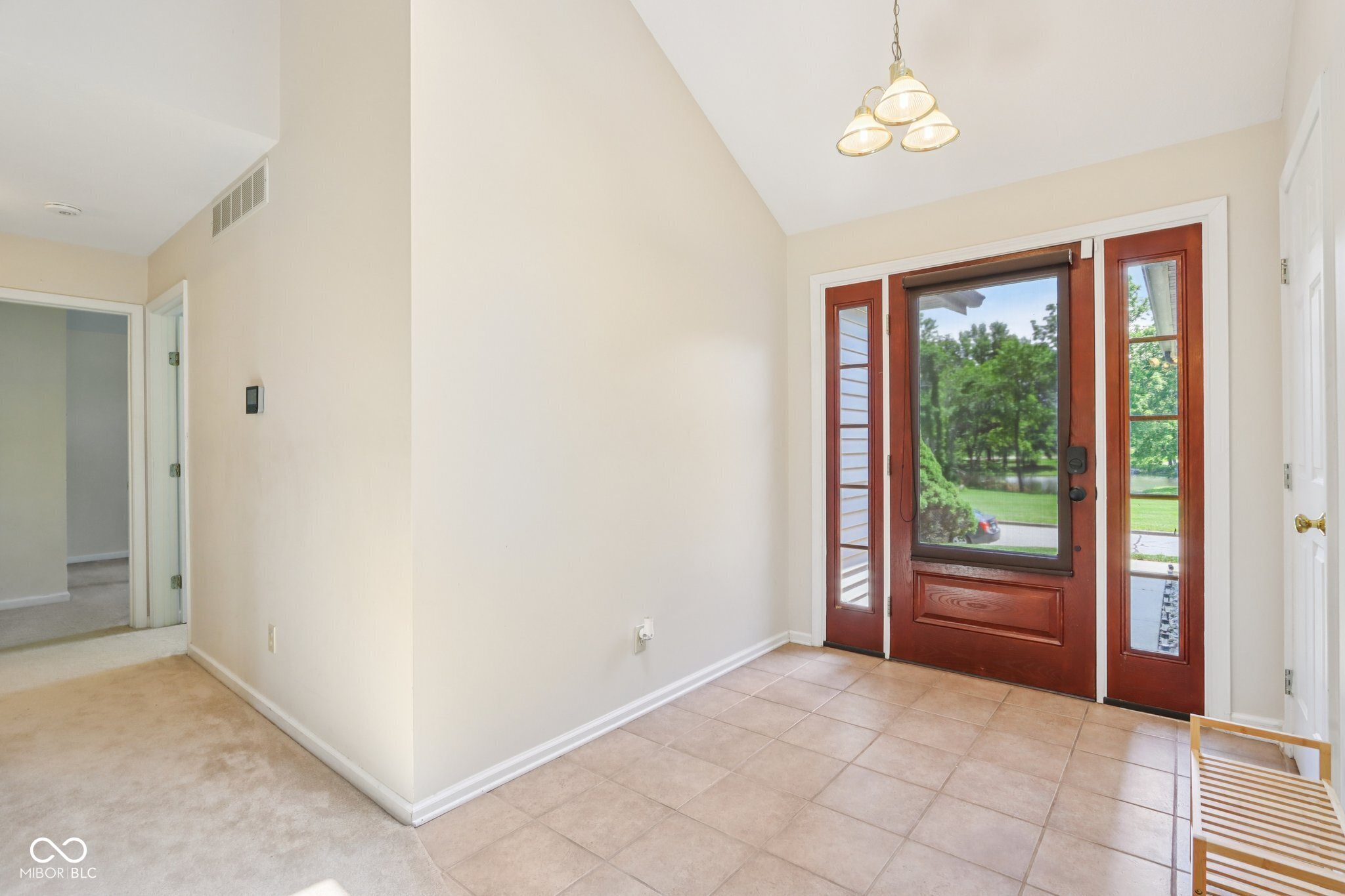 430 Oakbrook Drive Columbus, IN 47201 - Photo 8 of 51