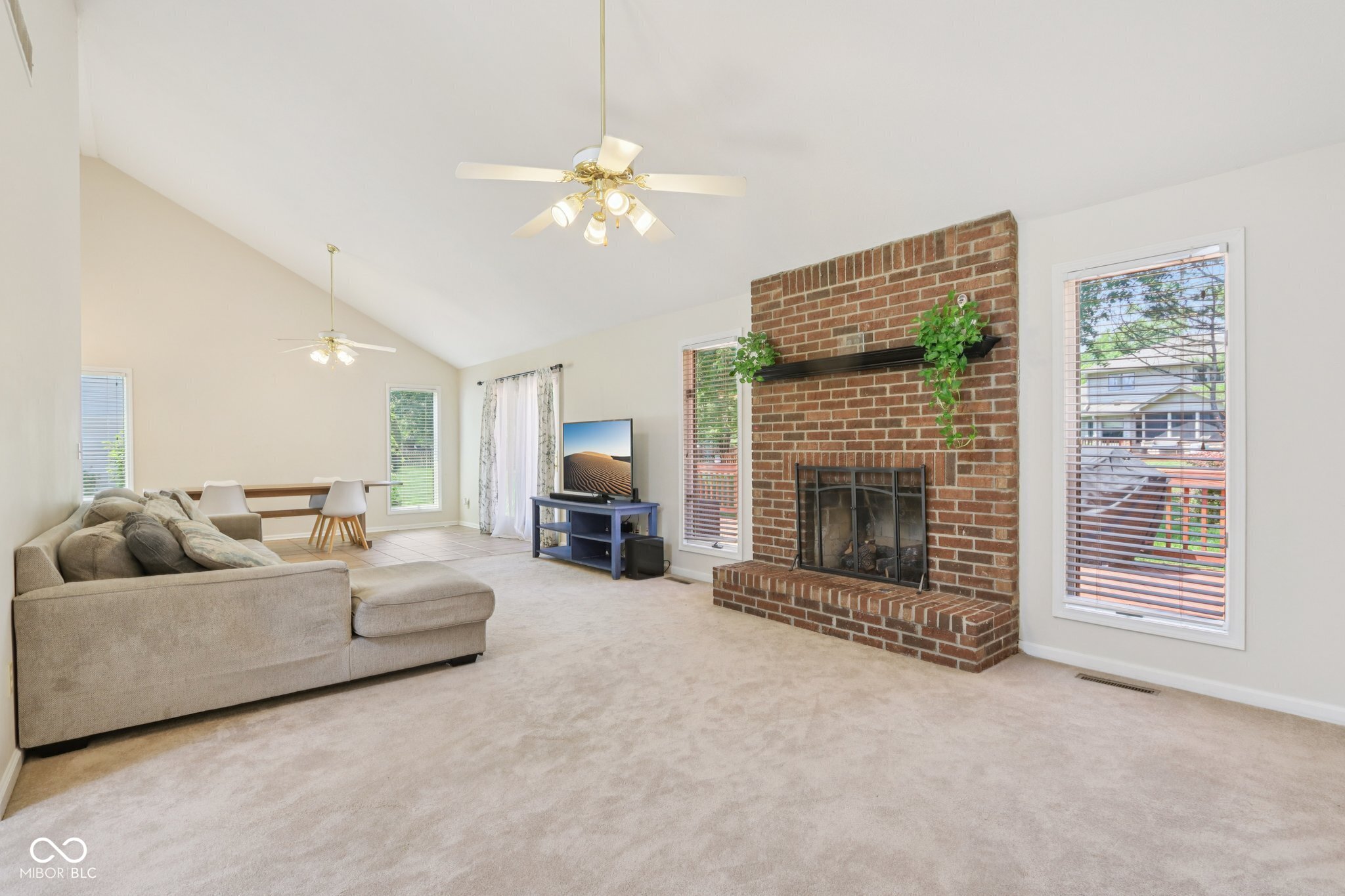 430 Oakbrook Drive Columbus, IN 47201 - Photo 10 of 51