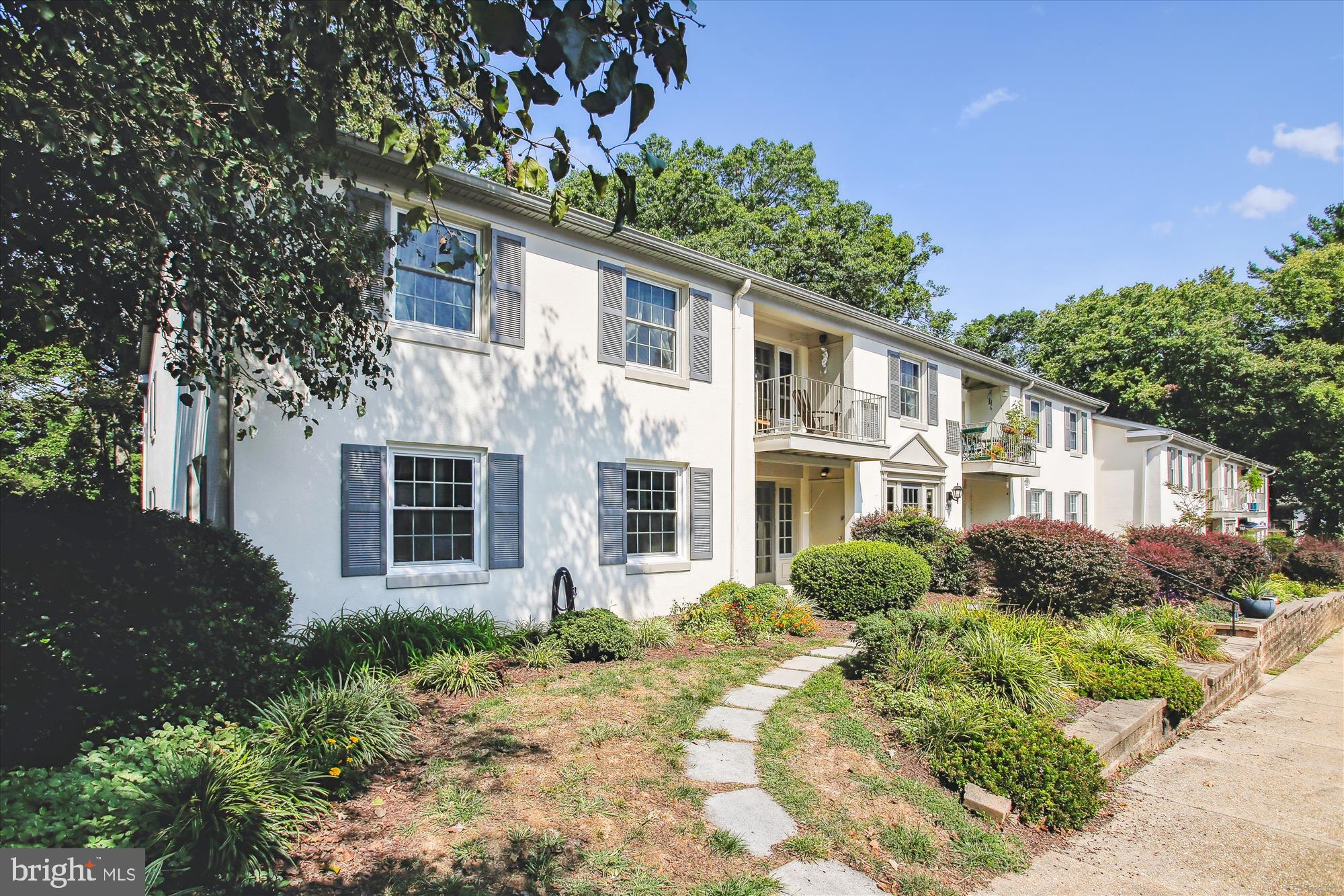 5904 C Kingsford Road, Unit 416 Springfield, VA 22152 - Photo 1 of 44 WANT NO STEP-TAKE THE PATH TO FRONT DOOR