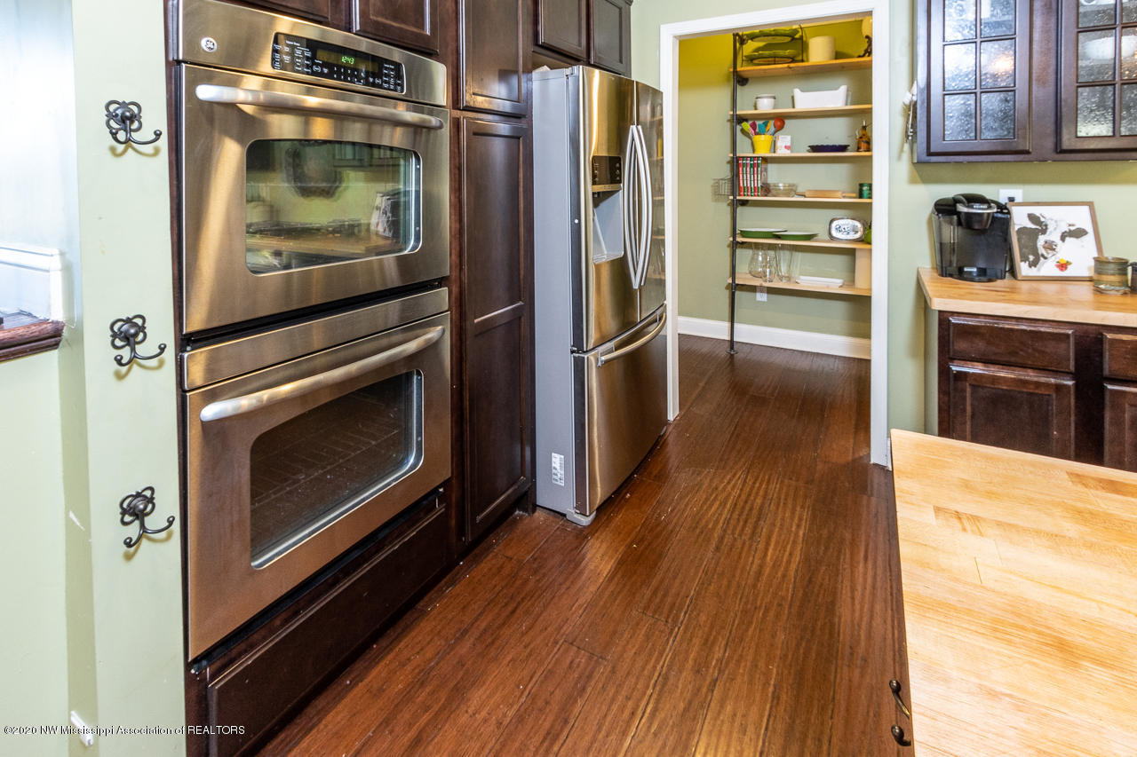 14525 Leavell Road Byhalia, MS 38611 - Photo 13 of 38 Kitchen Double Ovens Refrigerator