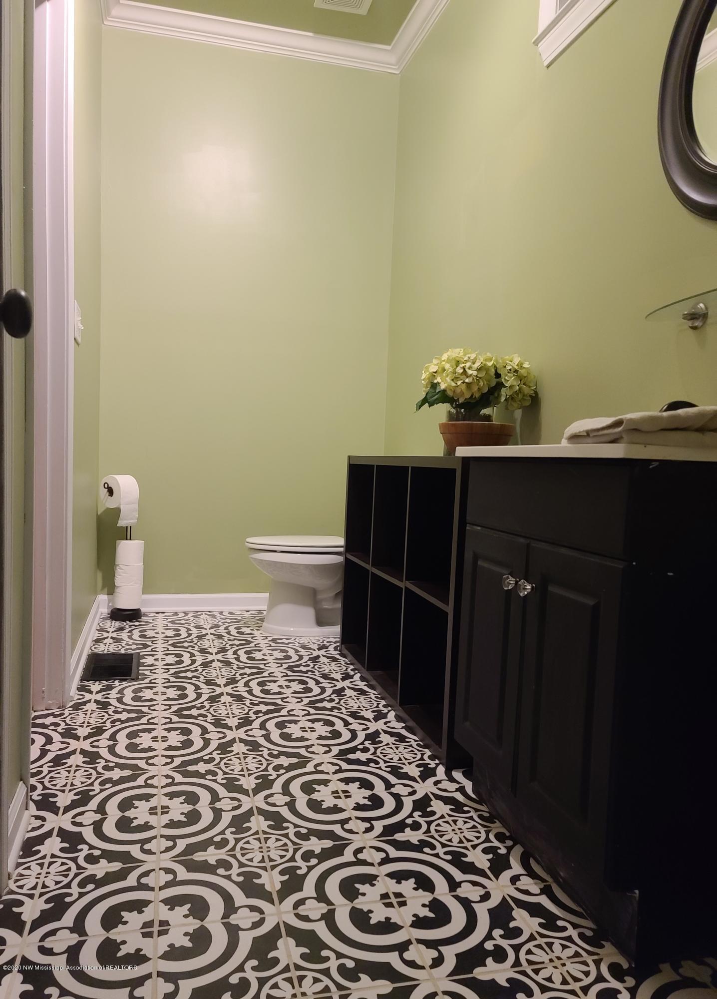14525 Leavell Road Byhalia, MS 38611 - Photo 18 of 38 Bedroom 2 Full Bath