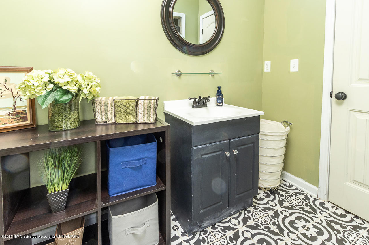 14525 Leavell Road Byhalia, MS 38611 - Photo 19 of 38 Bedroom 2 Full Bath