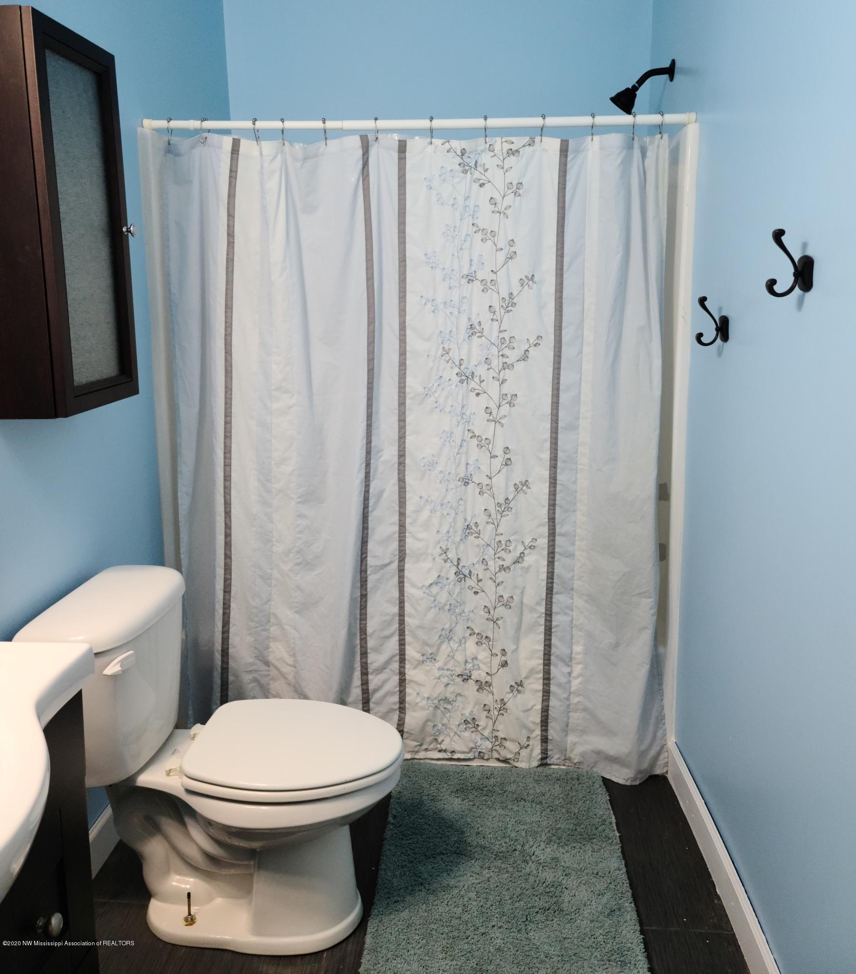 14525 Leavell Road Byhalia, MS 38611 - Photo 25 of 38 Bedroom 4 Full Bathroom