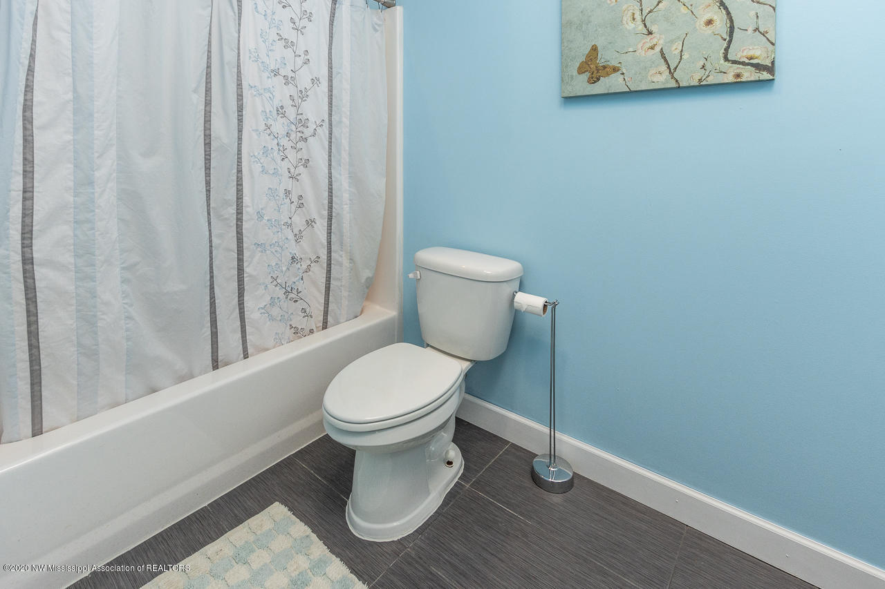 14525 Leavell Road Byhalia, MS 38611 - Photo 26 of 38 Bedroom 4 Full Bath.