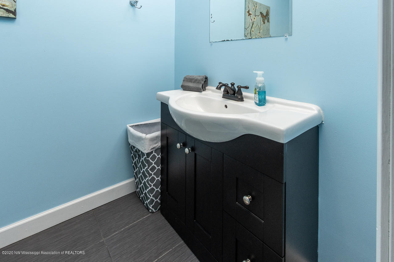 14525 Leavell Road Byhalia, MS 38611 - Photo 27 of 38 Bedroom 4 Full Bath