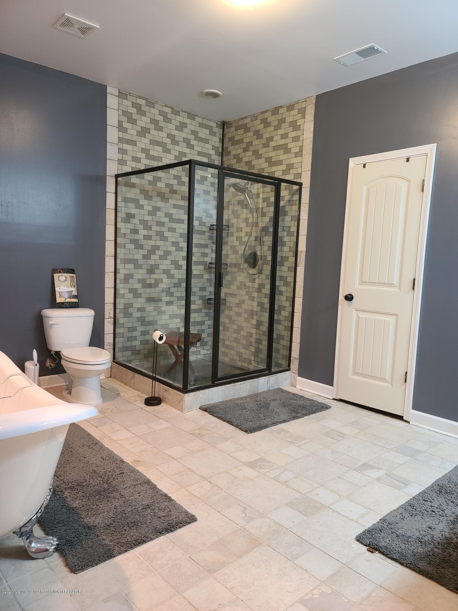 14525 Leavell Road Byhalia, MS 38611 - Photo 31 of 38 Master Bathroom