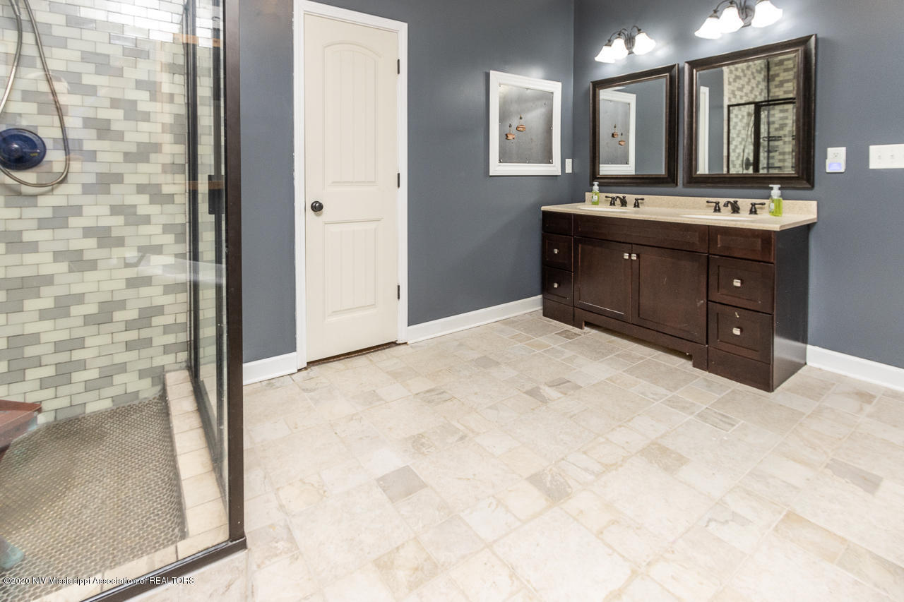 14525 Leavell Road Byhalia, MS 38611 - Photo 33 of 38 .Master Bathroom