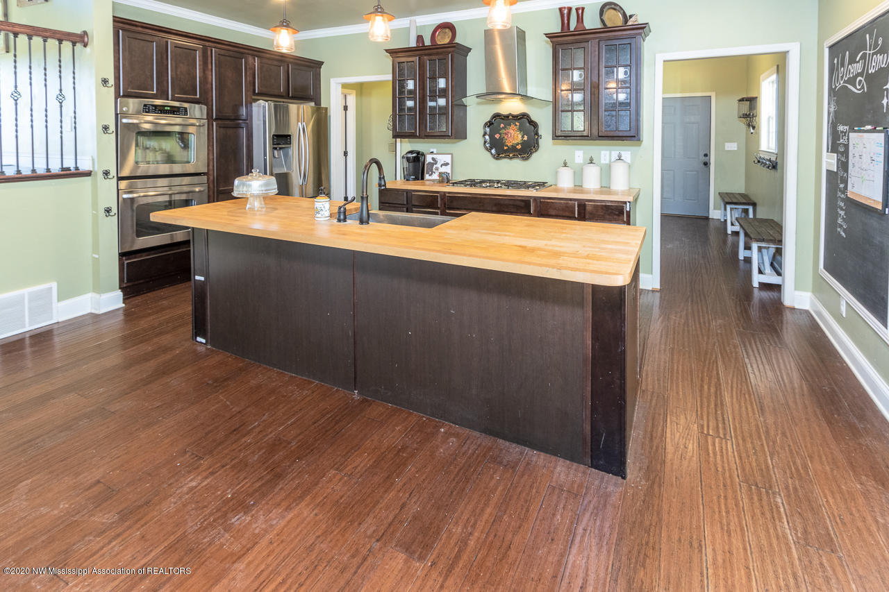 14525 Leavell Road Byhalia, MS 38611 - Photo 10 of 38 Kitchen area