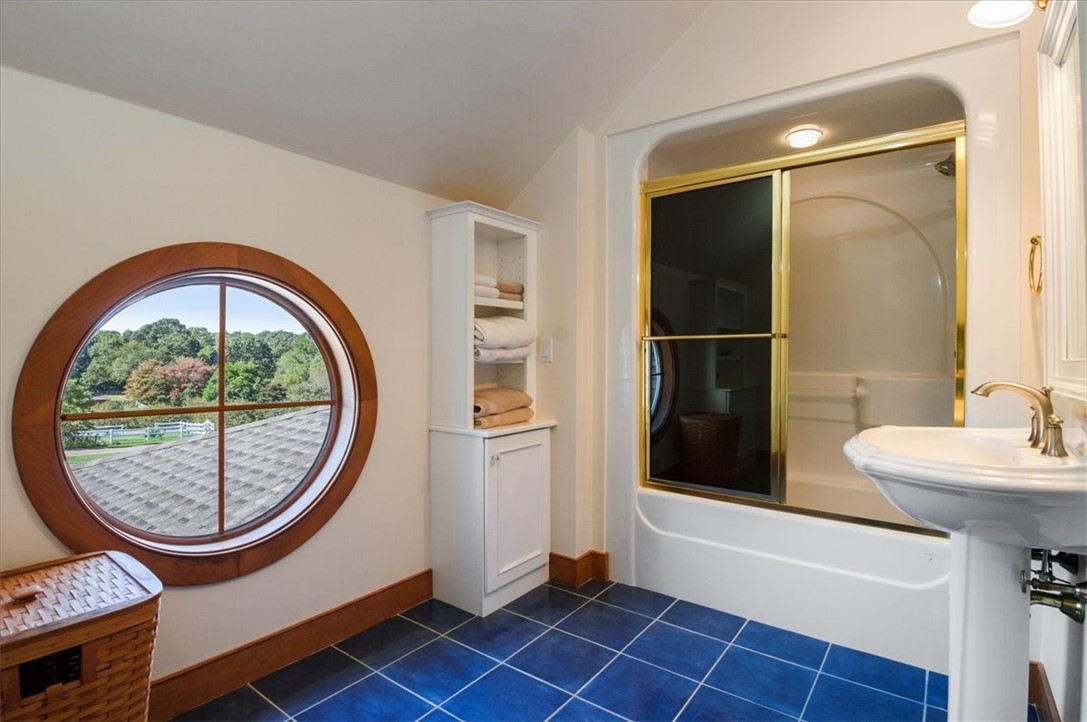 9E Bradford Road Westerly, RI 02808 - Photo 37 of 49 Full Bath