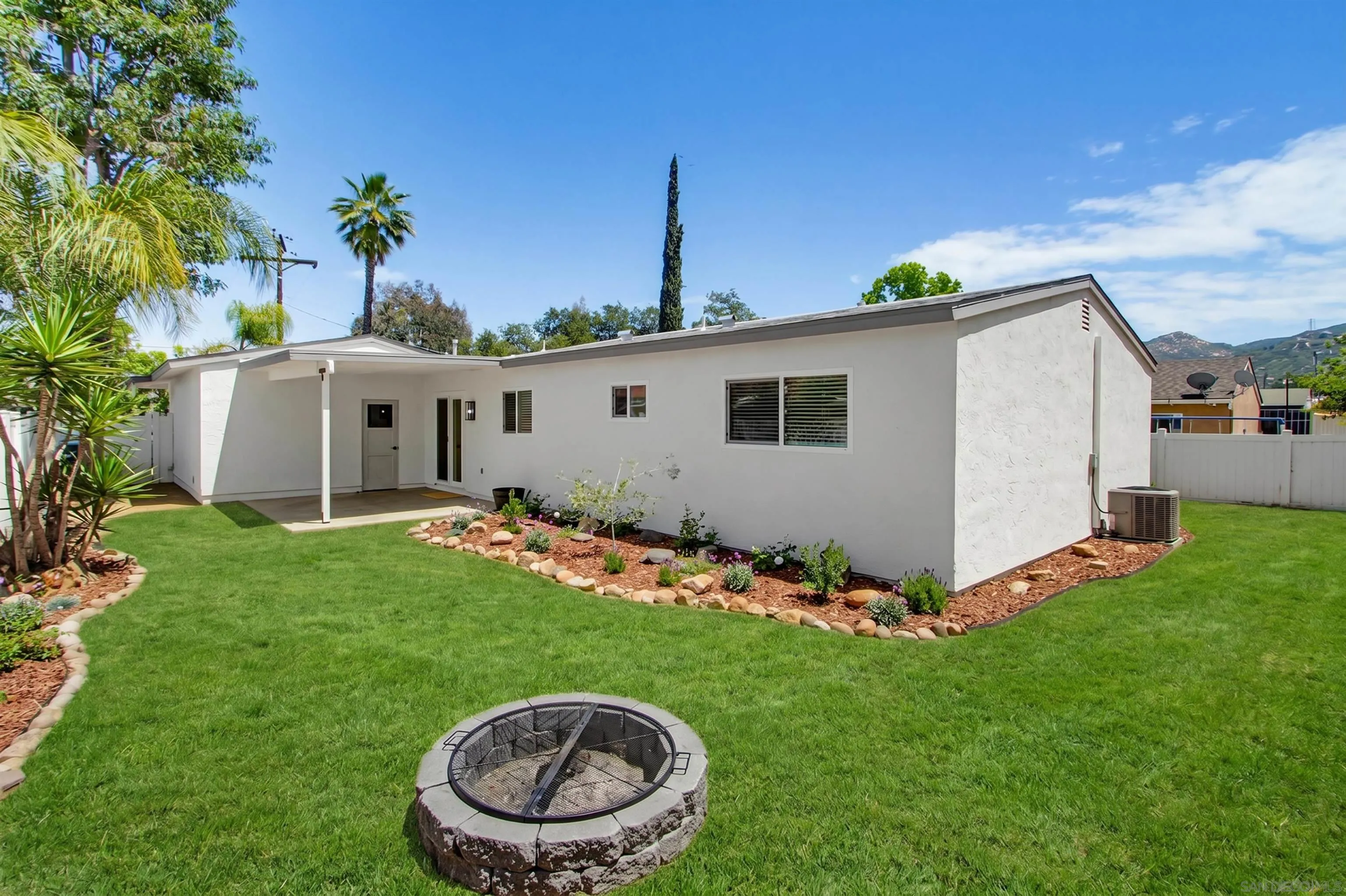 8740 Vanguard Place Lakeside, CA 92040 - Photo 38 of 44 Digitally Altered. Original Image (https://zimg.paragon.ice.com/ParagonImages/Property/PA/SDMLS/260010204/38/120/90/e29c432a1fb07d1879ba4c25a75d6b37/3/e6ee18f704b087a05f209b99634ce331/260010204-44017e8d-aca2-4c3f-9a75-0c707e77856b.JPG)