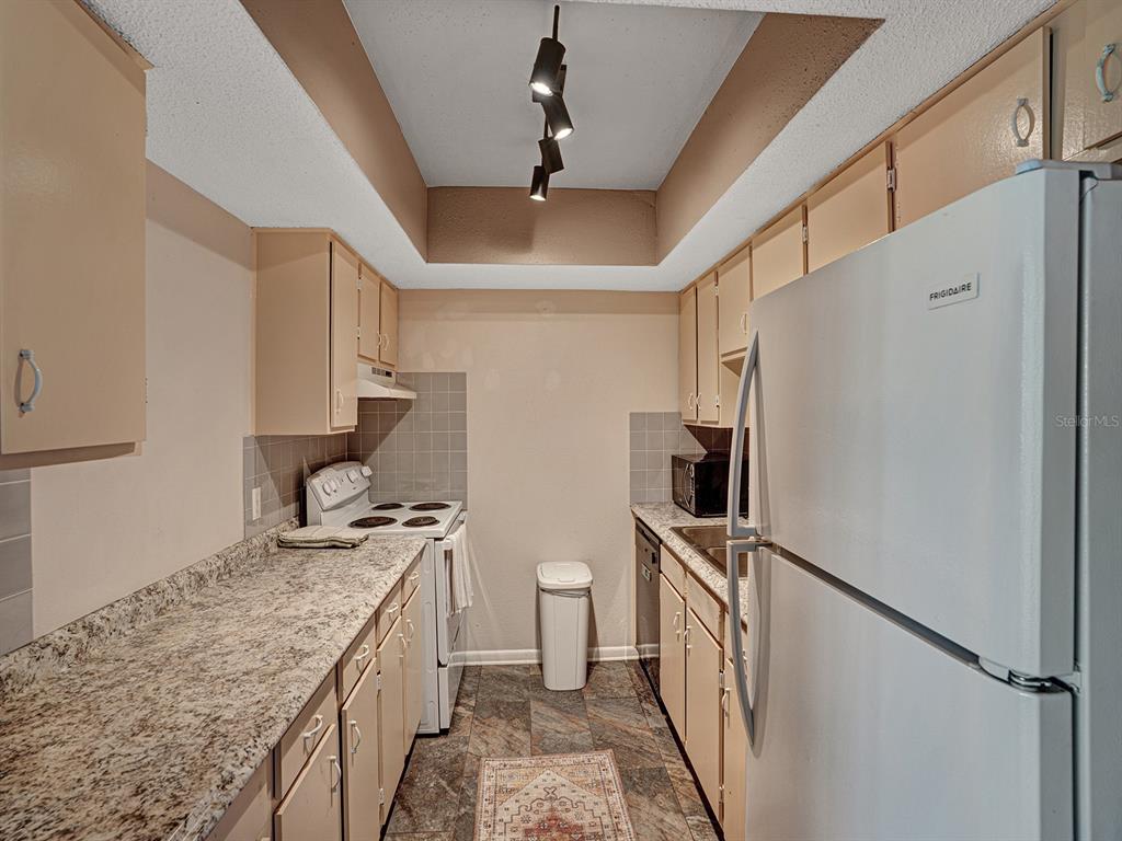 625 North Keene Road, Unit B Clearwater, FL 33755 - Photo 8 of 22