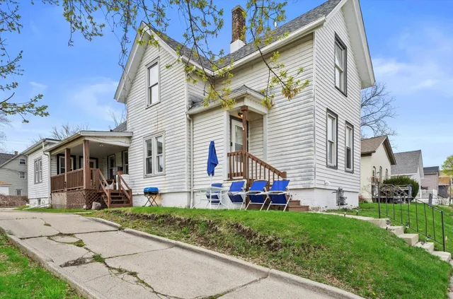 $295,000 | 1220 North Wisconsin Street, Racine, WI 53402