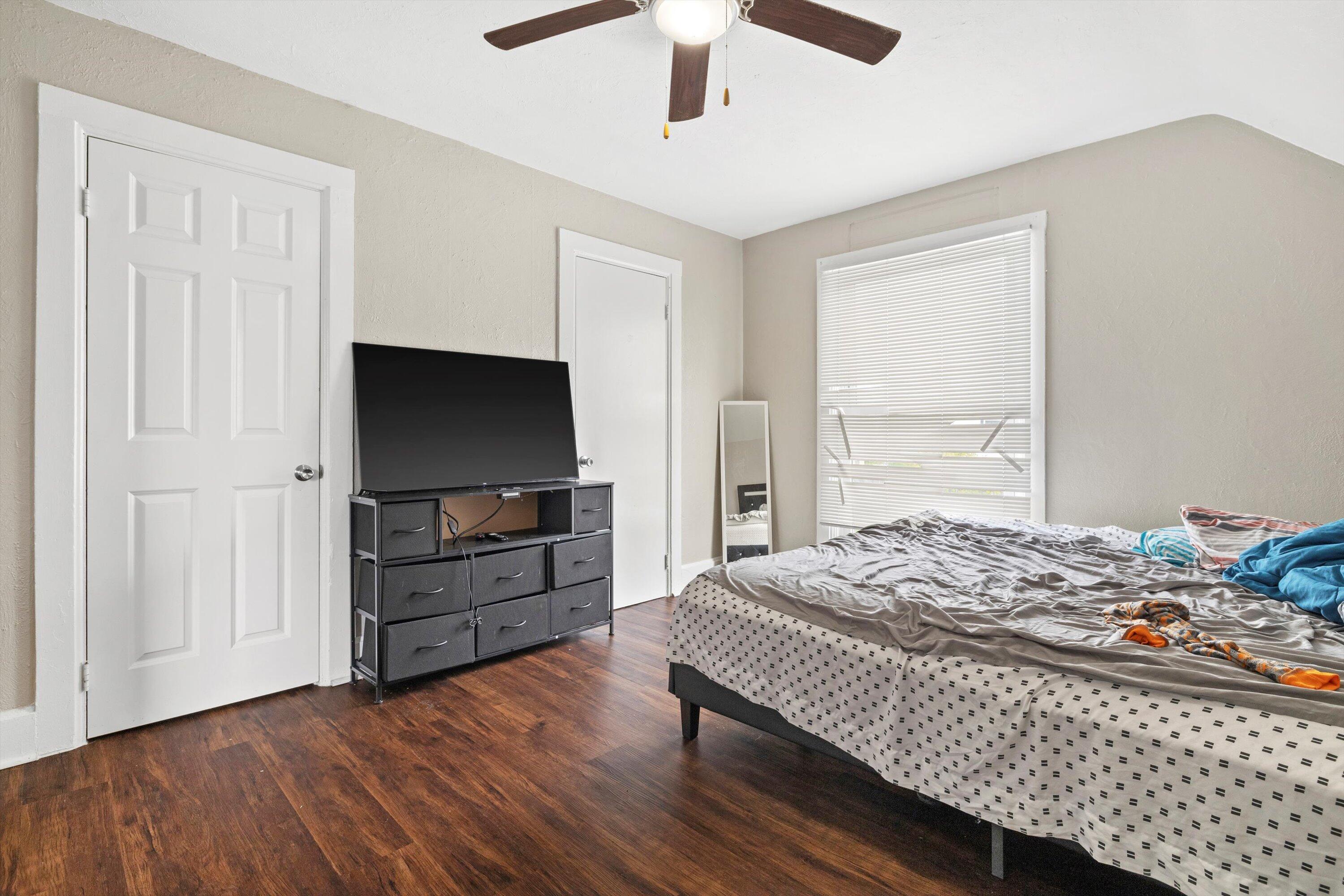 1220 North Wisconsin Street Racine, WI 53402 - Photo 14 of 24 Upper Bedroom