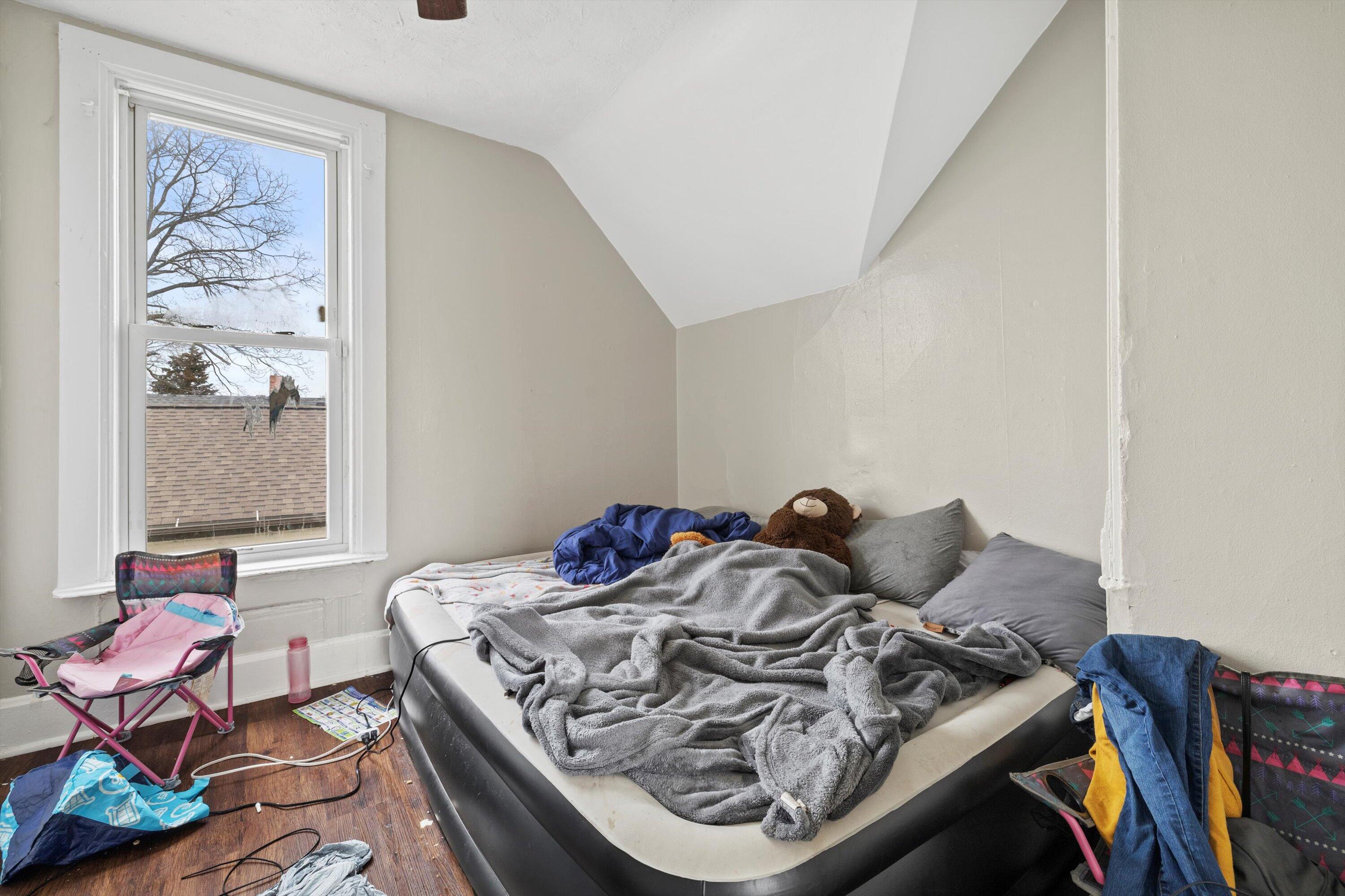1220 North Wisconsin Street Racine, WI 53402 - Photo 15 of 24 Upper Bedroom