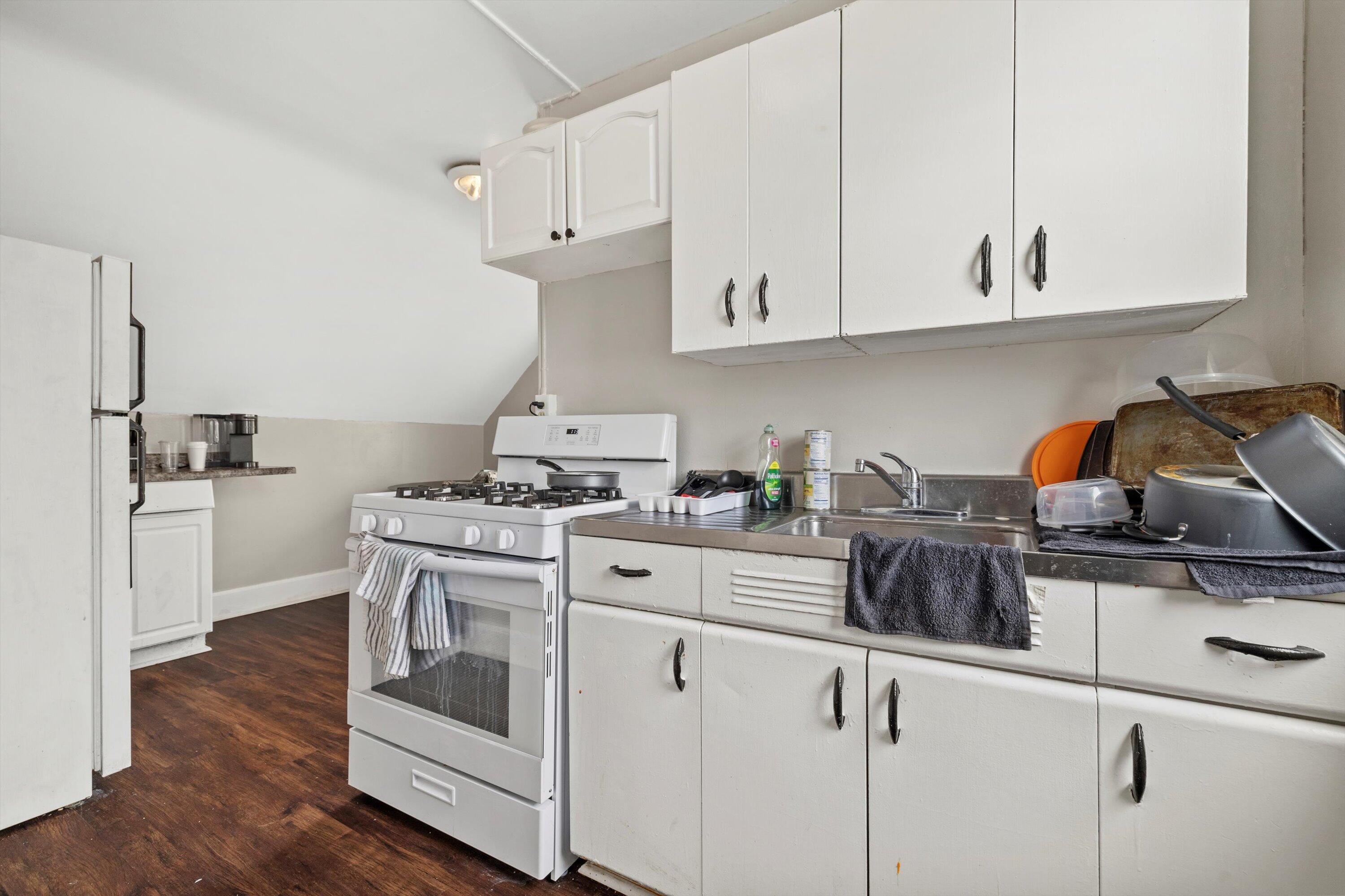 1220 North Wisconsin Street Racine, WI 53402 - Photo 16 of 24 Upper Kitchen