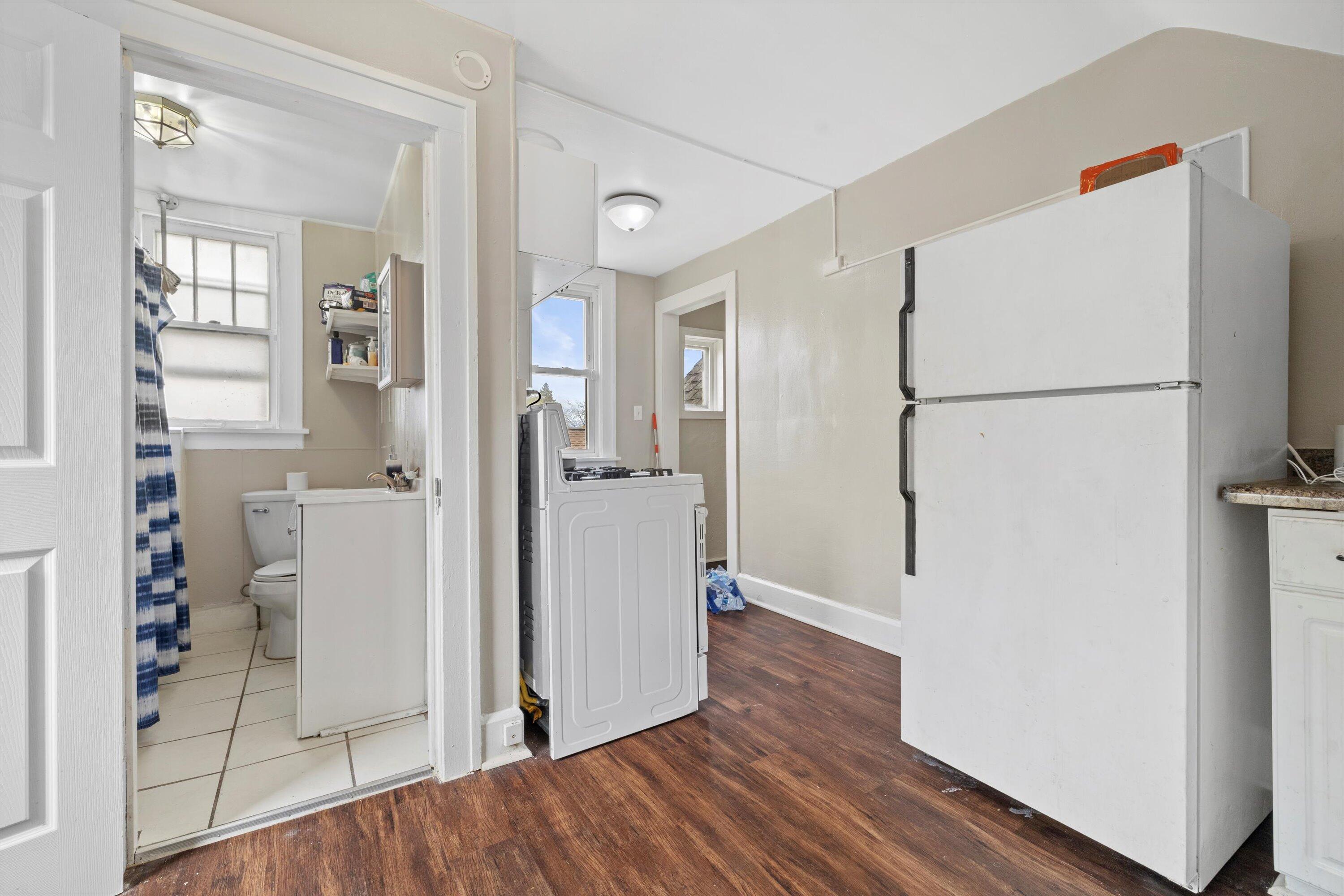 1220 North Wisconsin Street Racine, WI 53402 - Photo 19 of 24 Upper Kitchen