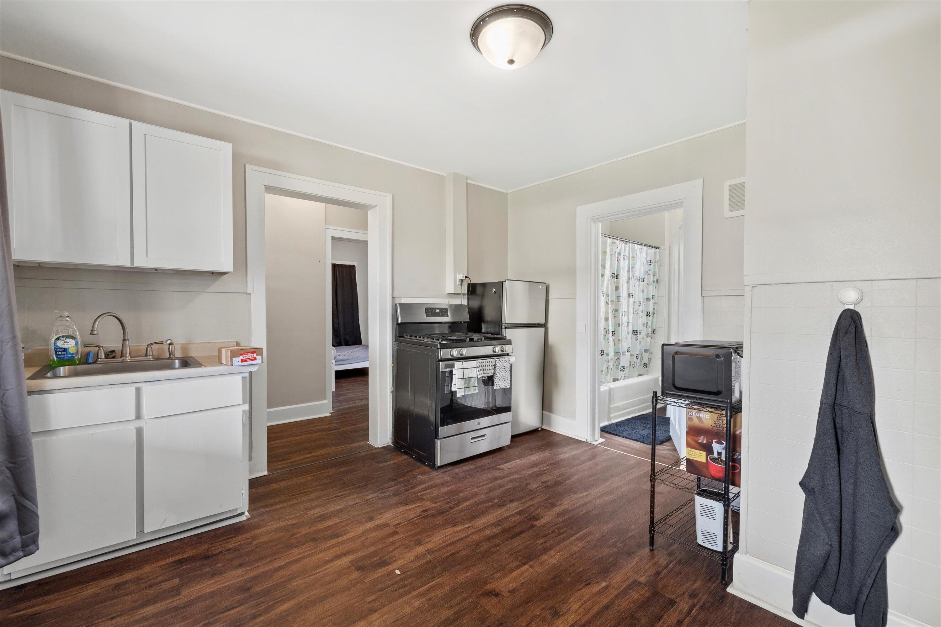 1220 North Wisconsin Street Racine, WI 53402 - Photo 3 of 24 Lower Unit