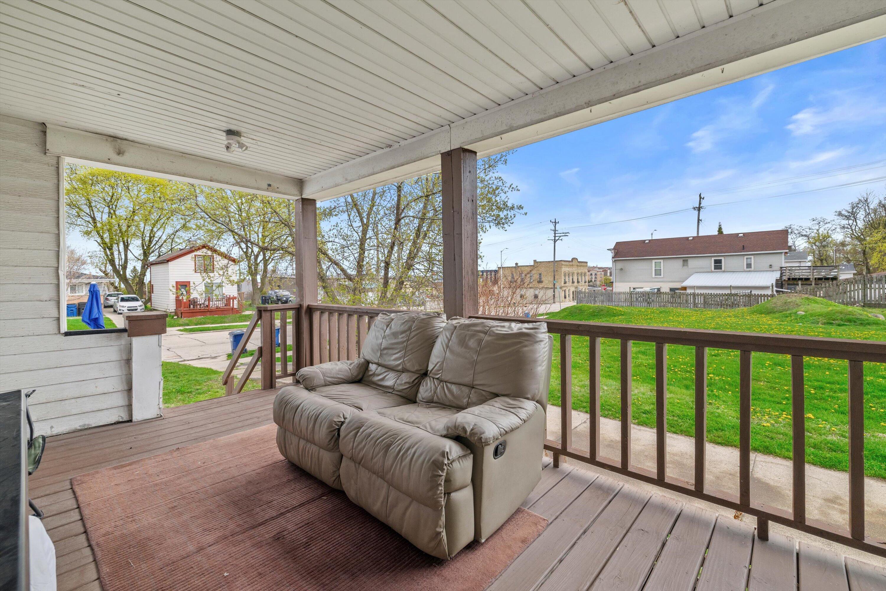1220 North Wisconsin Street Racine, WI 53402 - Photo 10 of 24 Covered Porch