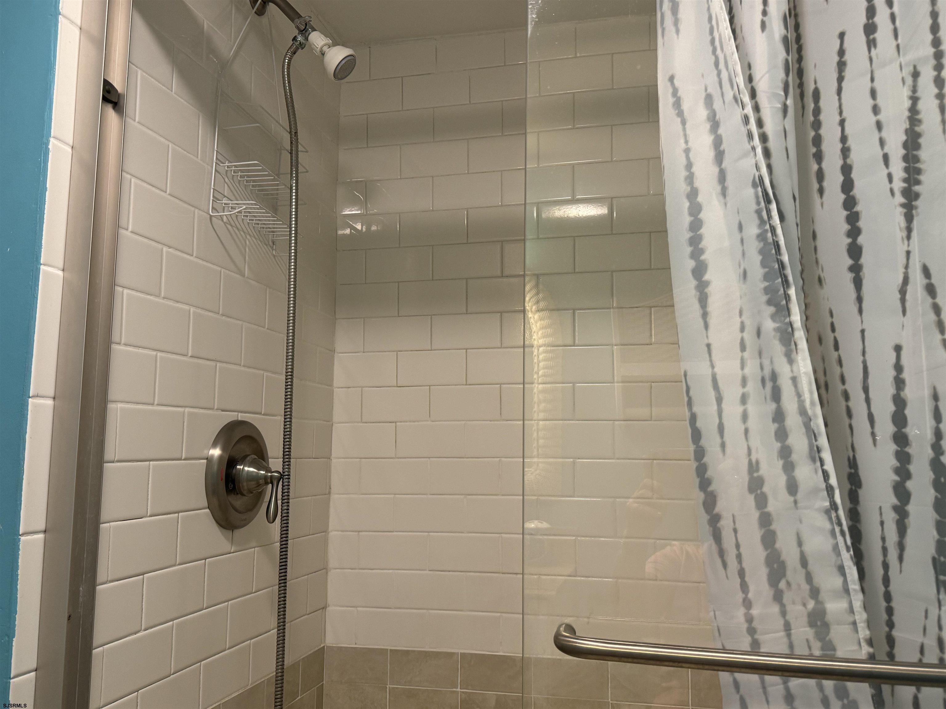 25 Beacon Lane Brigantine, NJ 08203 - Photo 9 of 36 a bathroom with a shower