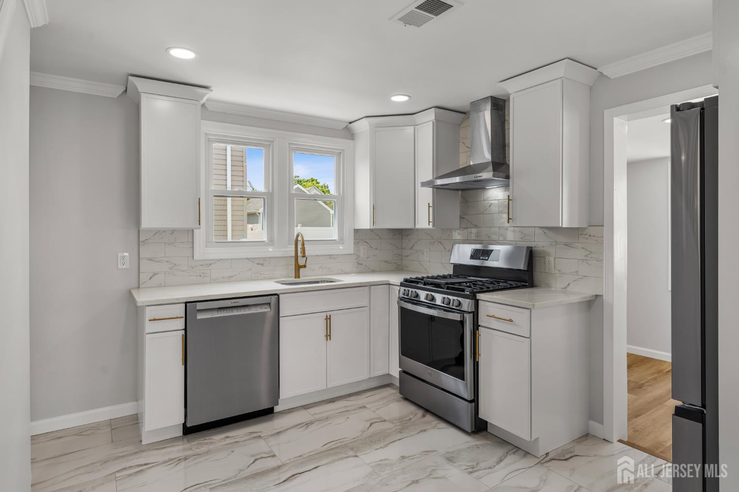 234 Old Road Sewaren, NJ 07077 - Photo 18 of 40