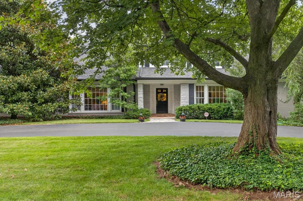 18 South McKnight Road St. Louis, MO 63124 - Photo 1 of 72 Gallery Image 1