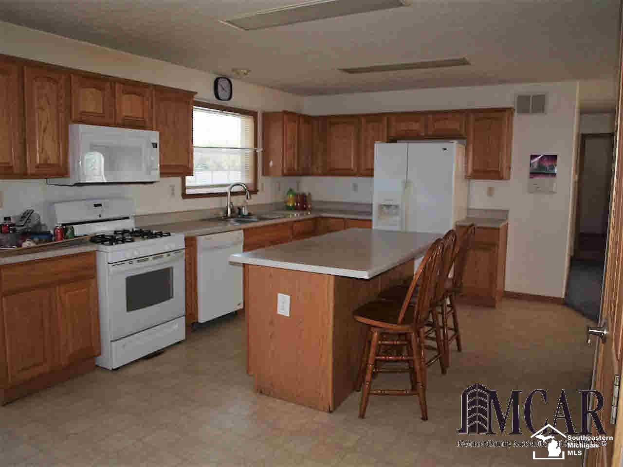 7950 South Custer Road Monroe, MI 48161 - Photo 4 of 28