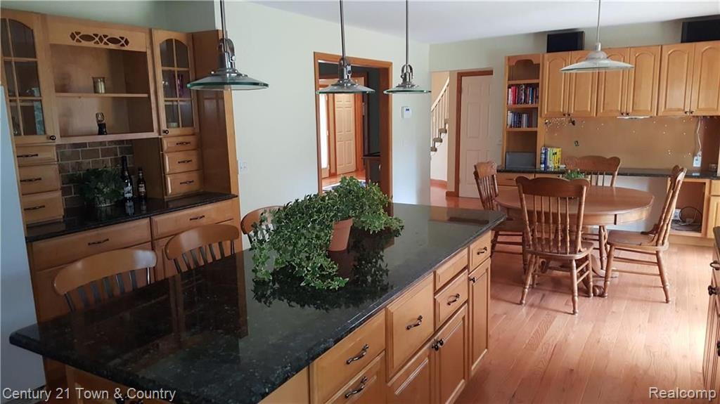 1737 North Kilburn Road Rochester Hills, MI 48306 - Photo 10 of 40