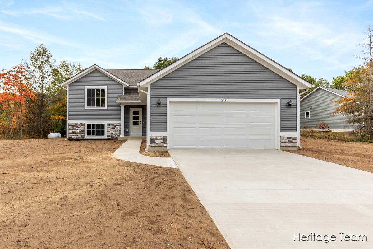 910 Apple Ridge Allegan, MI 49010 - Photo 1 of 36 IMG_1000