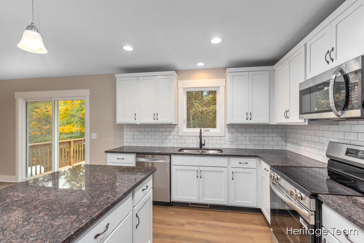 910 Apple Ridge Allegan, MI 49010 - Photo 11 of 36 IMG_1007