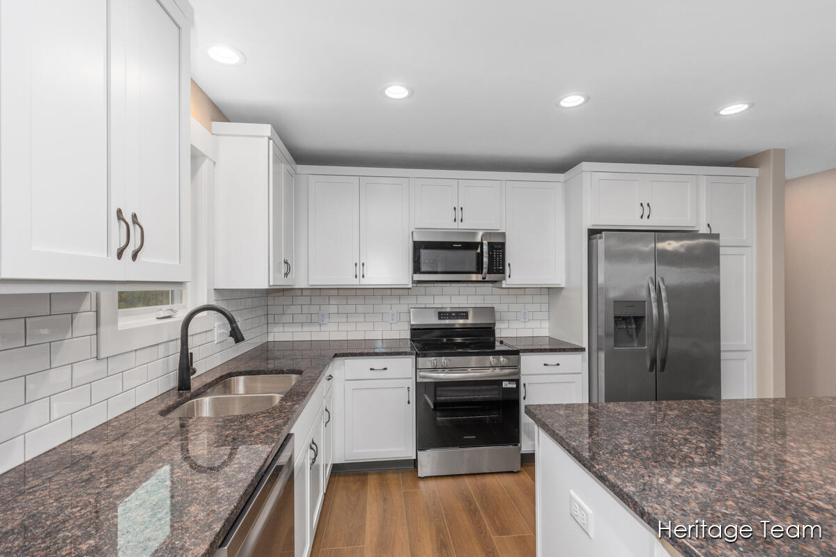 910 Apple Ridge Allegan, MI 49010 - Photo 12 of 36 IMG_1008