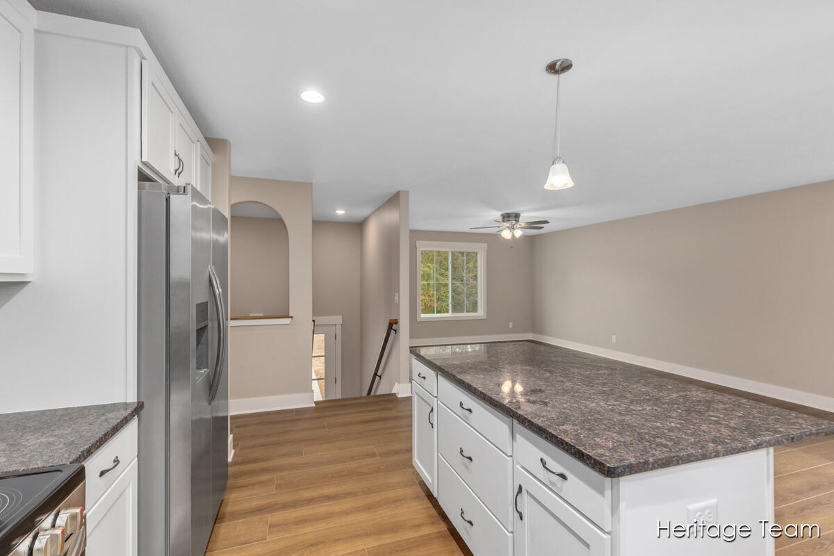 910 Apple Ridge Allegan, MI 49010 - Photo 13 of 36 IMG_1009