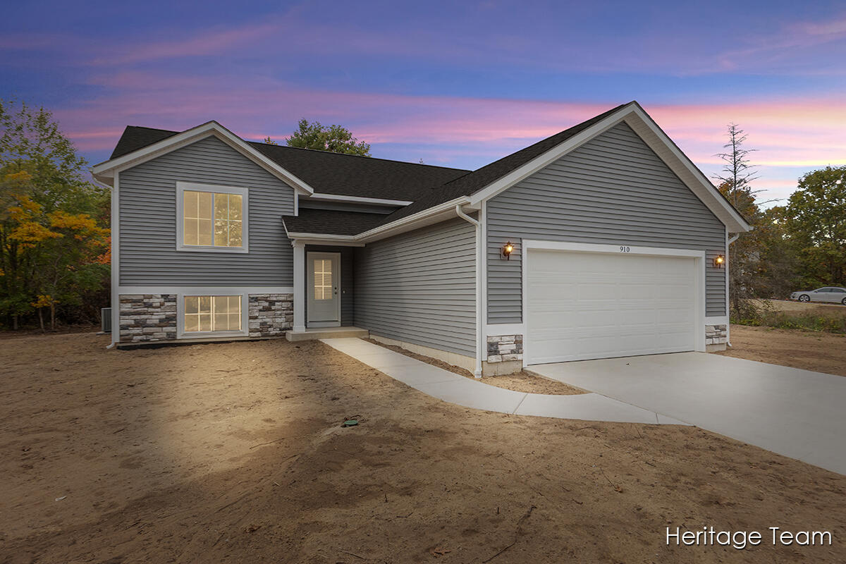 910 Apple Ridge Allegan, MI 49010 - Photo 2 of 36 IMG_1000