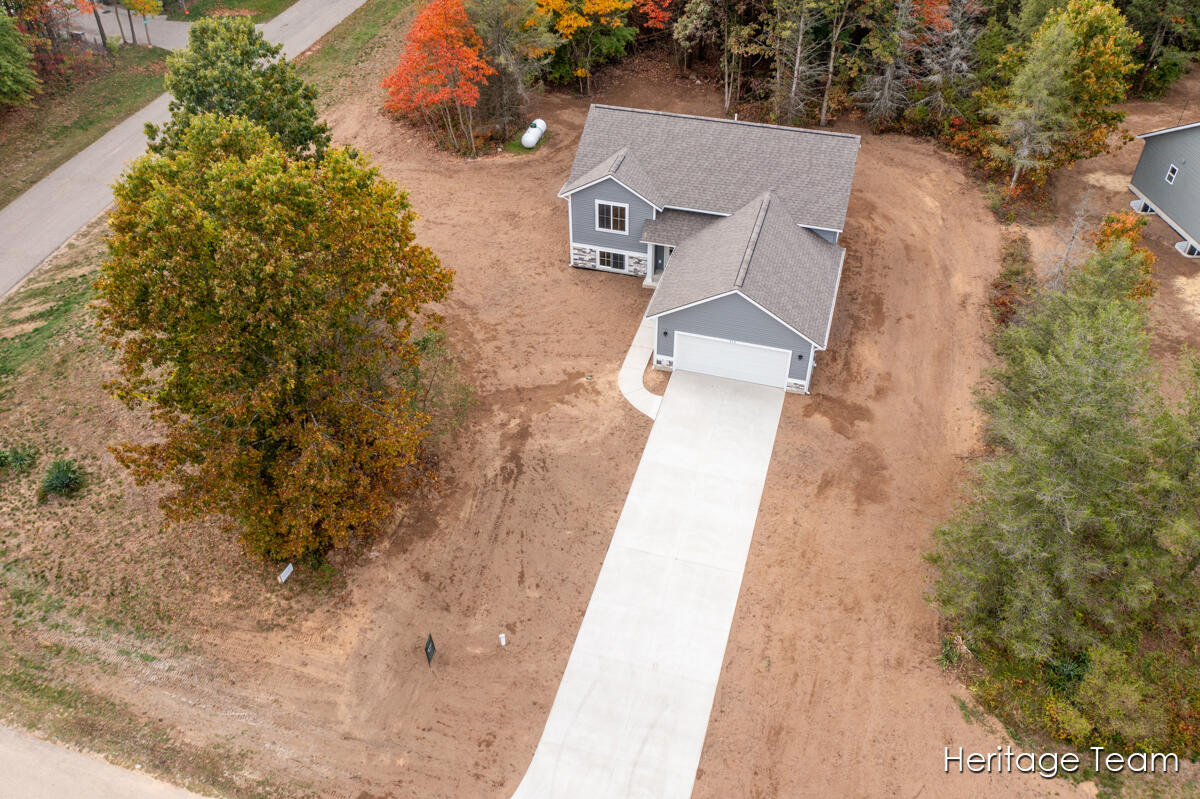 910 Apple Ridge Allegan, MI 49010 - Photo 25 of 36 IMG_1022
